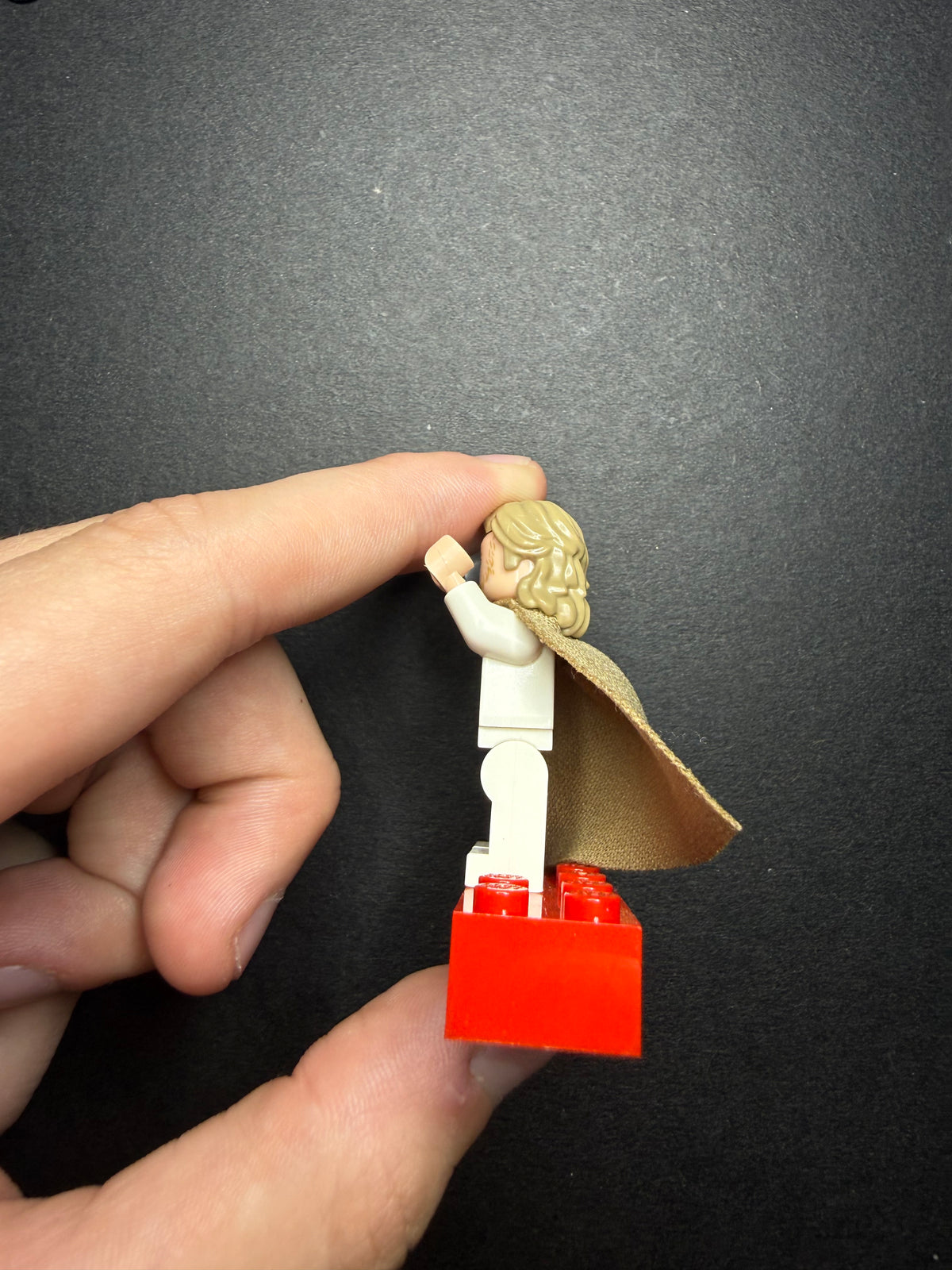 Luke Skywalker Minifigure (The Last Jedi)